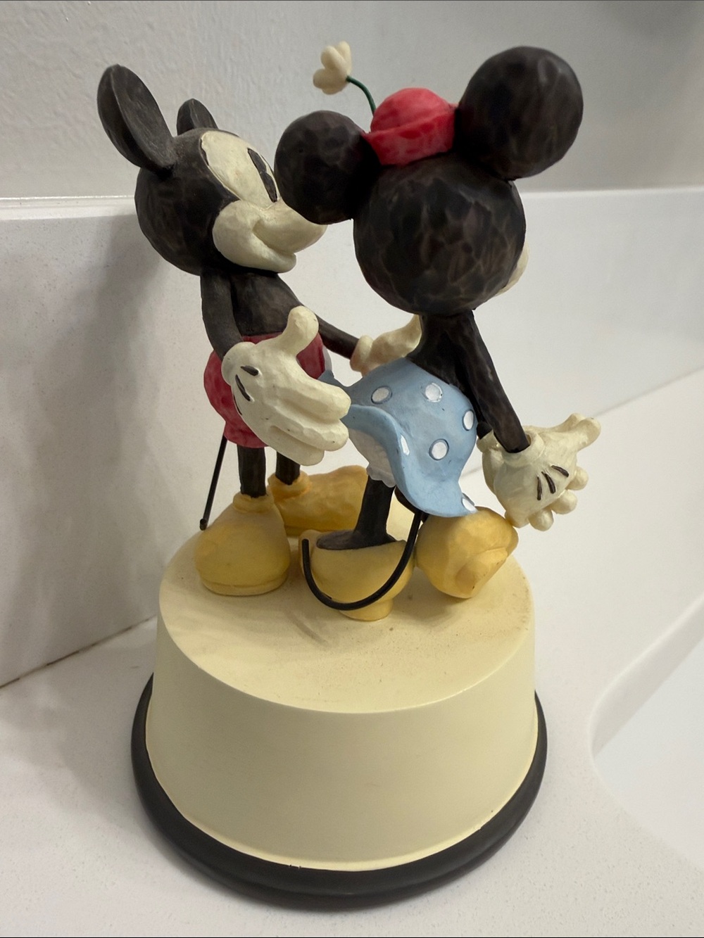Hallmark Disney Mickey and Minnie Mouse "Happily Ever After" Figurine - Picture 3 of 6